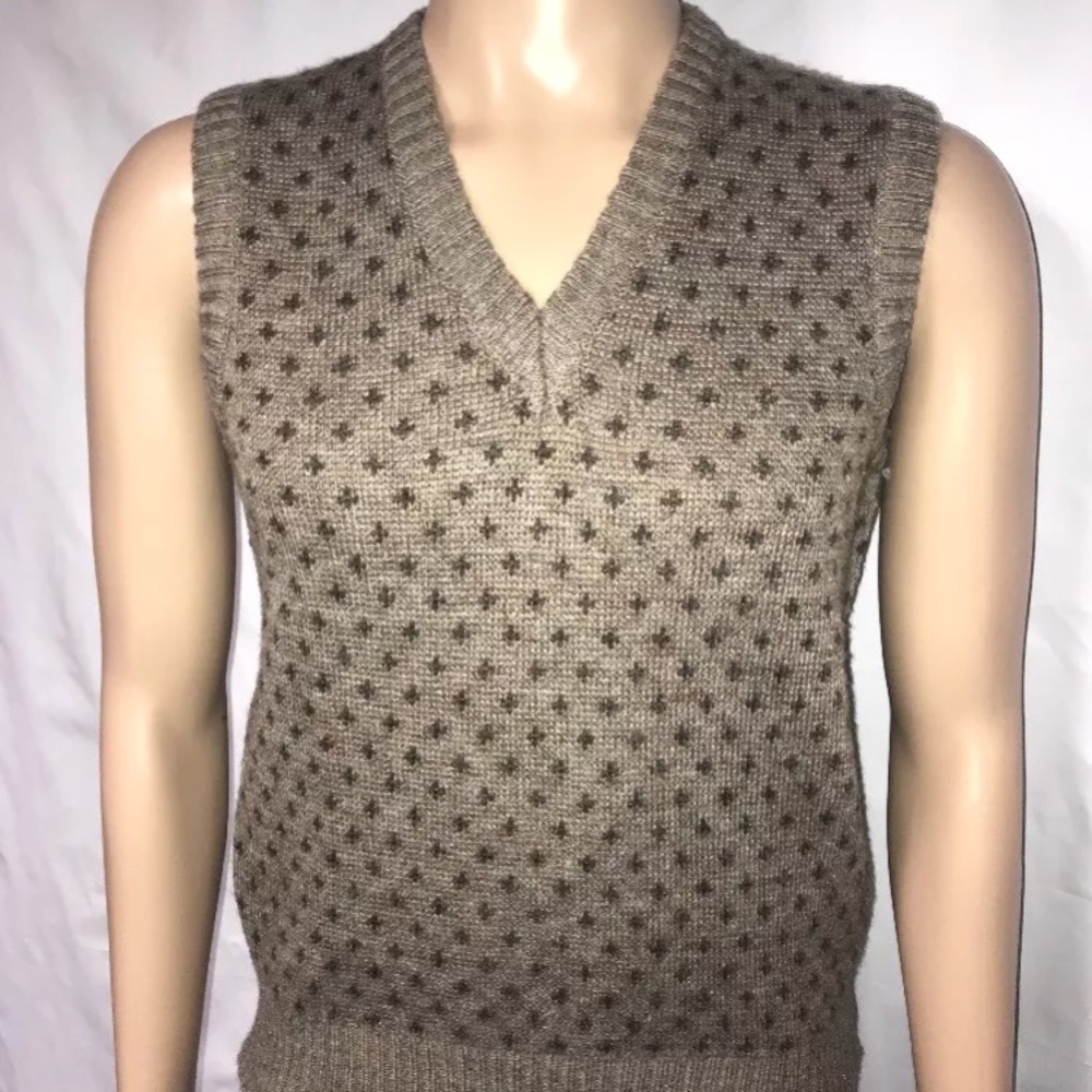 Vintage Hemingway Point V-Neck